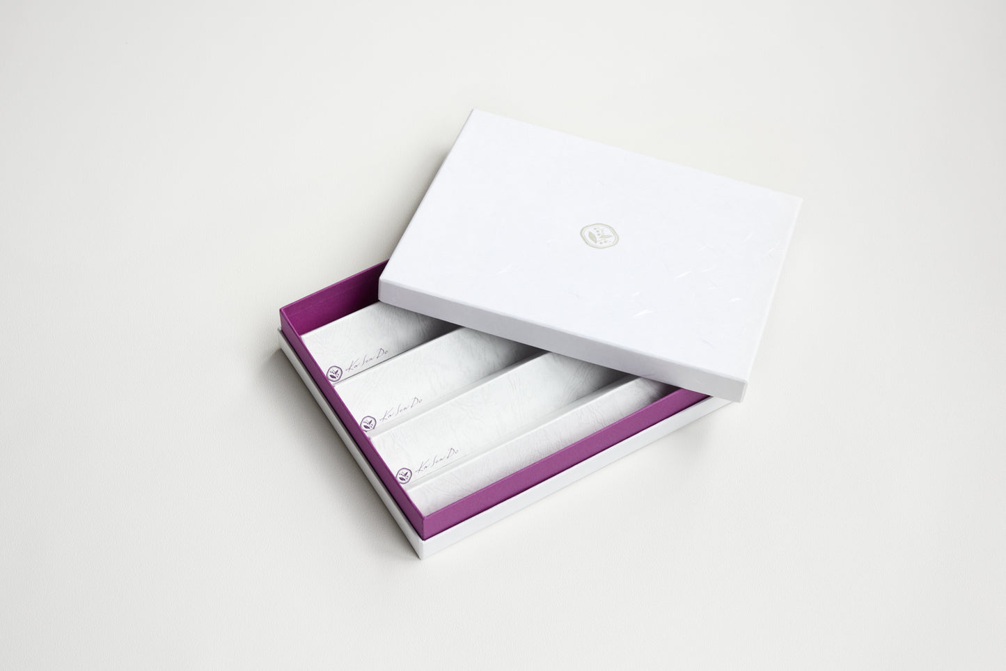 花占堂の化粧筆「花薬欄(かやくらん)」