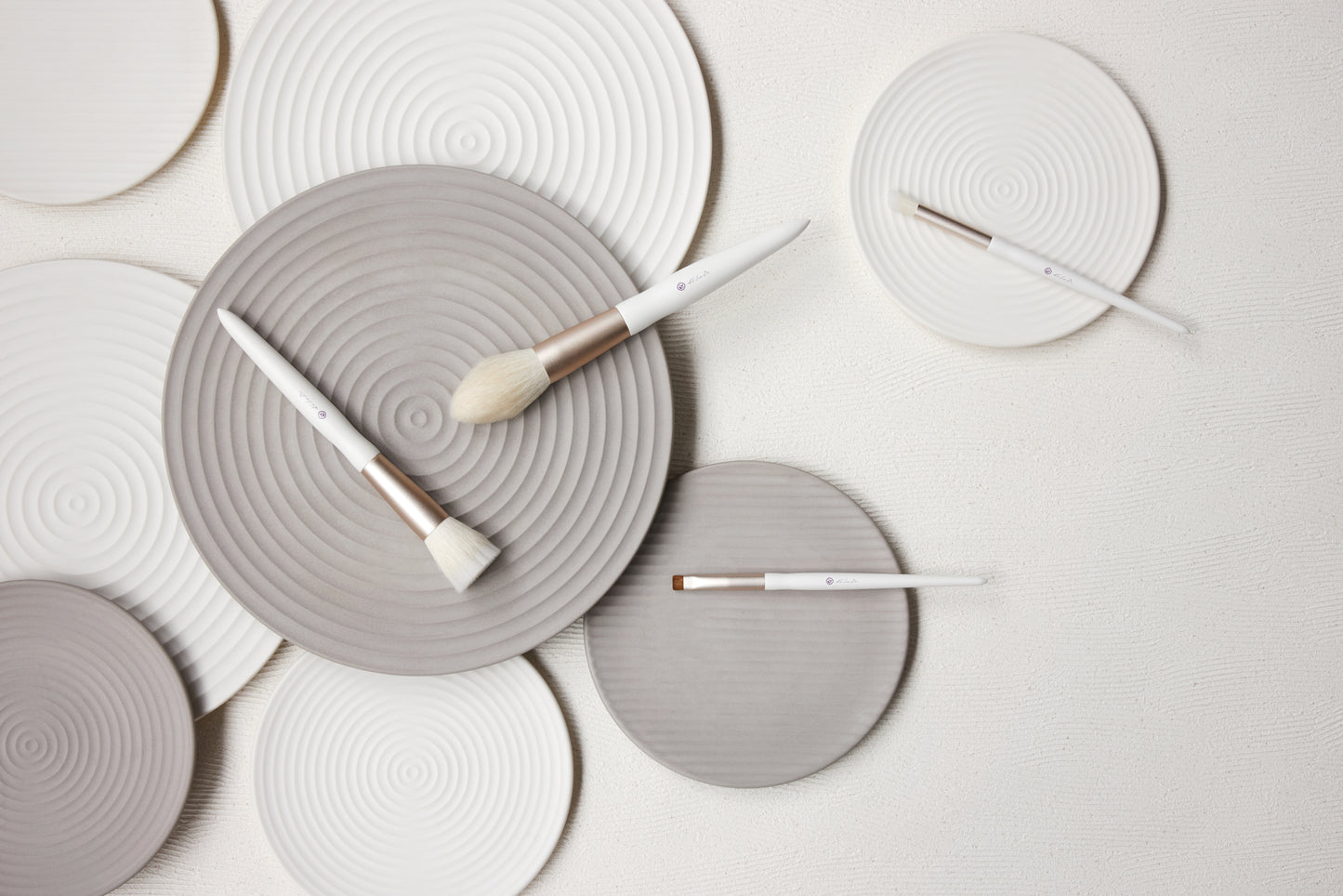 花占堂の化粧筆「花薬欄(かやくらん)」